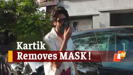 Kartik Aryan REMOVES MASK! Poses For Camera