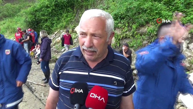 Mahsur kalan 56 vatandaş kepçeyle kurtarıldı