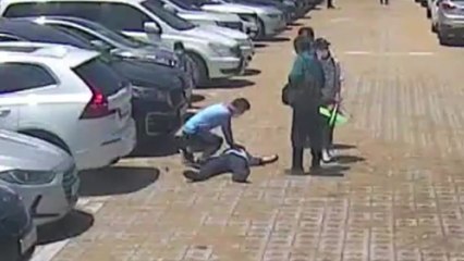 퇴근길 119대원, 심정지 쓰러진 시민 구조 / YTN