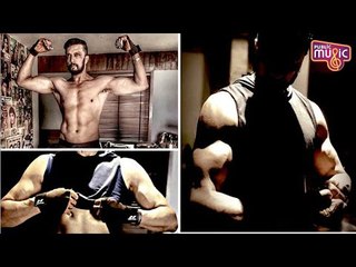 Kiccha Sudeep Shows Off His Chiseled Body