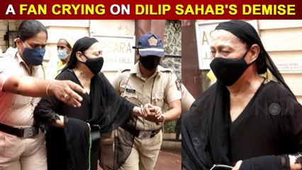 Female Fan CRIES Outside Late Dilip Kumar's House | Police Consoles Her