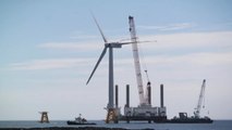 '바다 위 바람개비' 풍력발전기 통째 심는 배...세계 최초 개발 / YTN