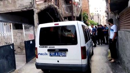 ADANA - Hırsızlık şüphelisini ev sahibi yakaladı