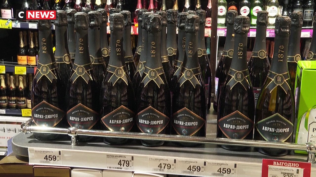 En Russie, le champagne français devra désormais s'appeler "vin pétillant" - Une loi signée par Vladimir Poutine prévoit de réserver l'appellation "champagne" aux vins effervescents russes
