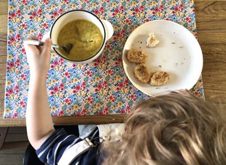 Comment faire un set de table en tissu enduit sans couture