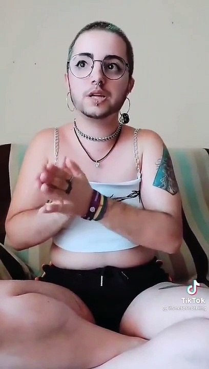 Esta persone te explica qué es eso del paraguas no binario...