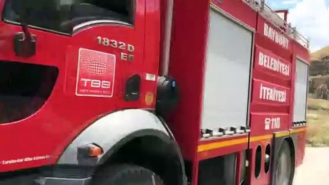 BAYBURT - Çıkan örtü yangınında meyve ağaçları zarar gördü