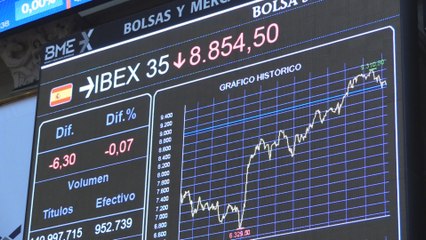 El Ibex 35 cae un tímido 0,07 % y sostiene los 8.800 puntos