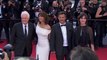 L'équipe du film Tout s'est bien passé monte les Marches - Cannes 2021