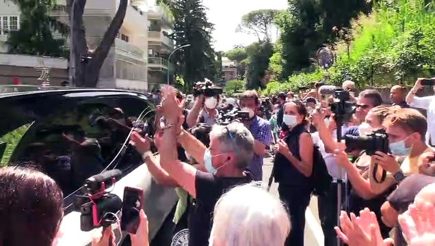 Addio a Raffaella Carrà, il corteo funebre dalla casa di Via Nemea alla Rai di Viale Mazzini
