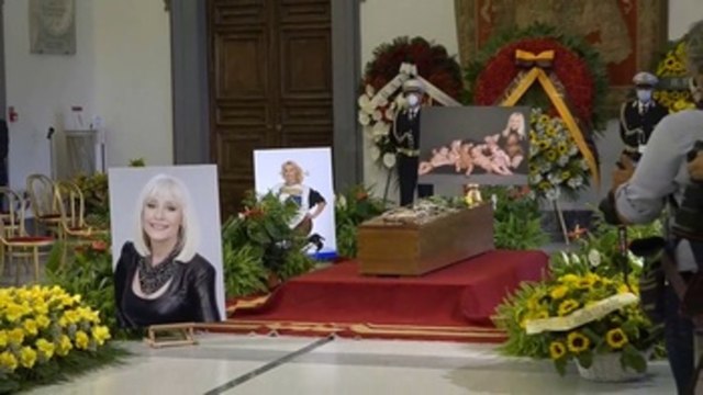 Italia se vuelca en un largo adiós de tres días a Raffaella Carrà