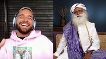 Maluma conoce a Sadhguru, y canta Español