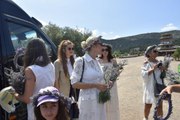 Kültür ve Turizm Bakanı'nın eşi Pervin Ersoy, lavanta bahçesini gezdi