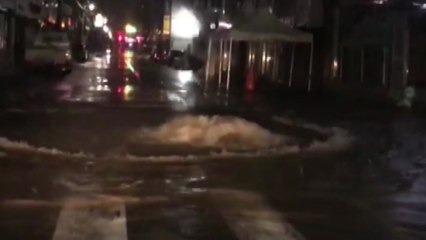 익산 중앙시장 또 물난리..."단 15분 호우에 상가 침수" / YTN