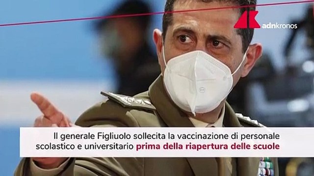 Vaccini, Figliuolo alle regioni: vaccinare docenti