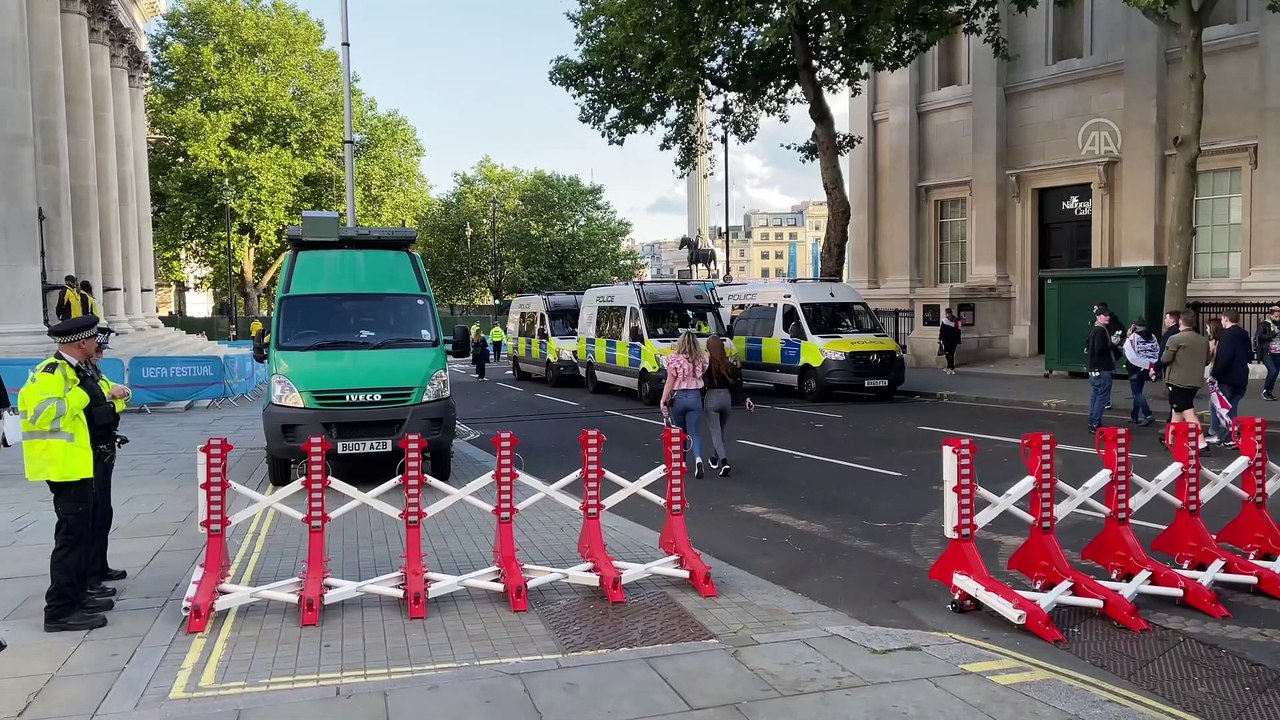 LONDRA - Taraftarlar İngiltere-Danimarka yarı finalini Vinegar Yard’da izledi