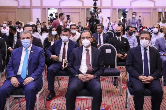 Bakan Kasapoğlu, Ülke TV'nin 7. Sporun Devleri Buluşuyor ödül törenine katıldı