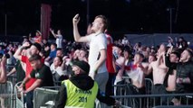 Les images de l’immense joie des supporters anglais lors du deuxième but face au Danemark