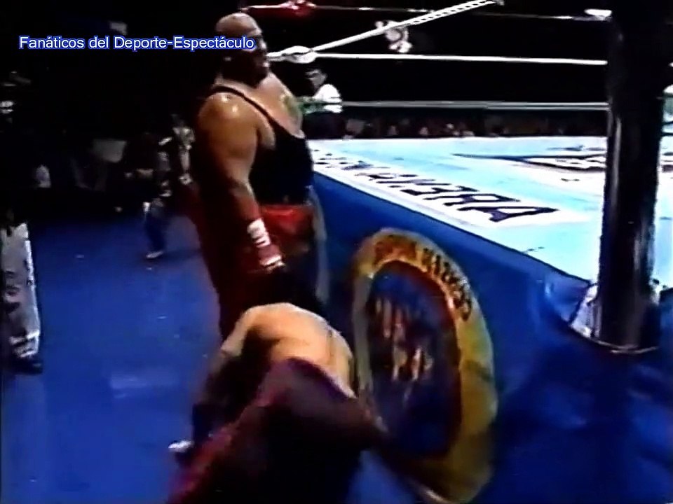 Vampiro Canadiense vs. Head Hunter I.
