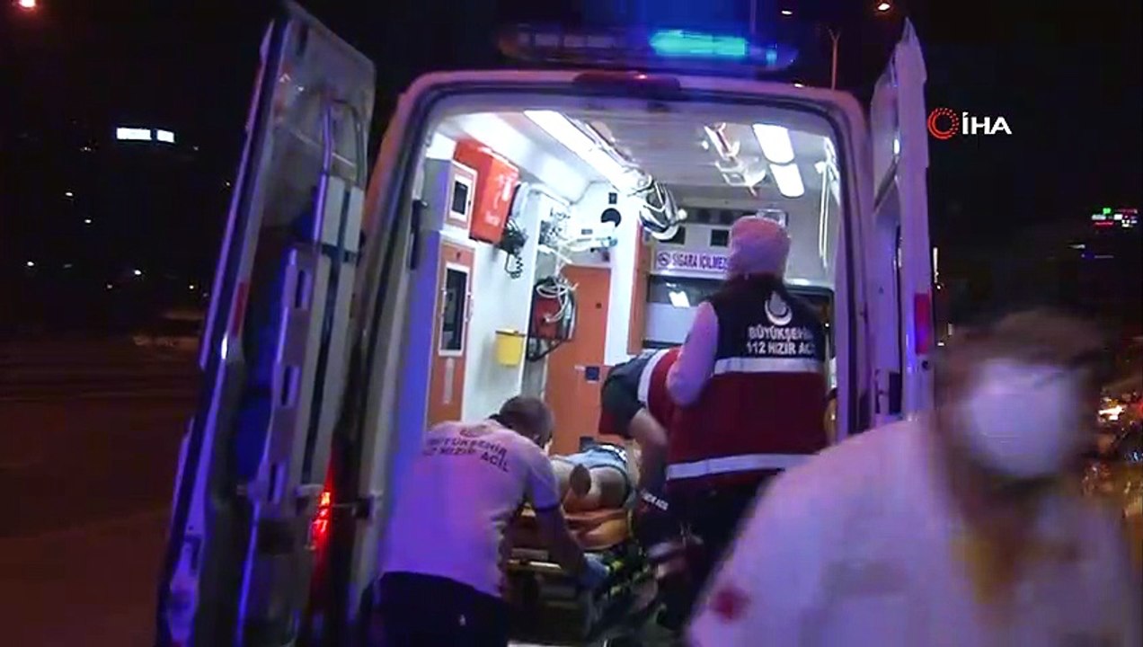 Kaza yapan sürücüye yardım için durdular, kazaya karıştılar: 5 yaralı