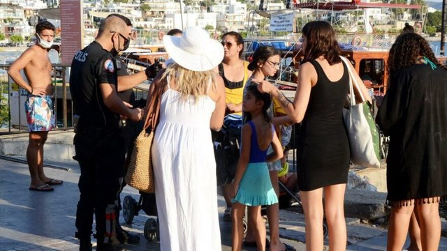 'Karanlıkta elleri üzerimizdeydi, öpmeye çalıştılar'