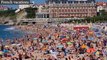 1   Packed beaches for first weekend of French vacations, despite pandemic