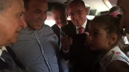 Bahçeli ve küçük kızın komik diyaloğu