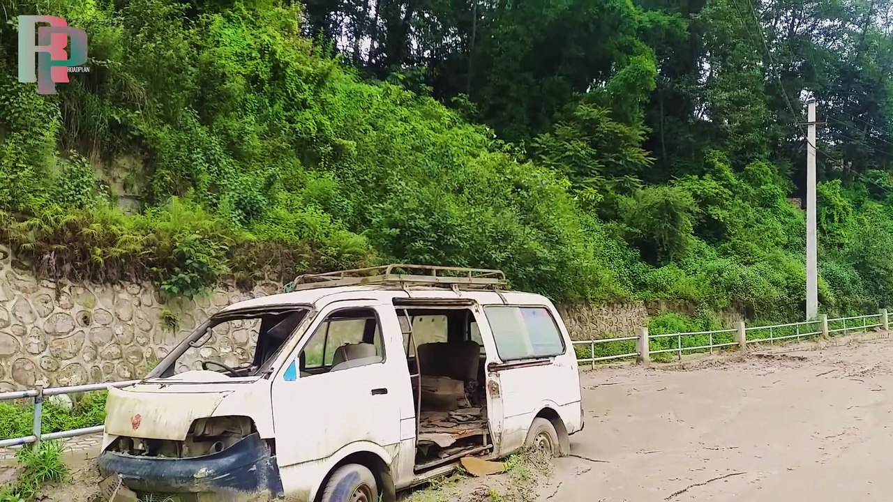 Toyota Micro Van When It Becomes Useless They Throw It In The Mud Like This - Toyota Van Video | RoadPlan