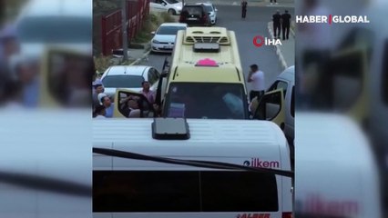 Düğün konvoyunu minibüs şoförü dövmek için durdurdular