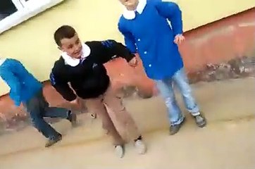 Çocuklardan müthiş horon