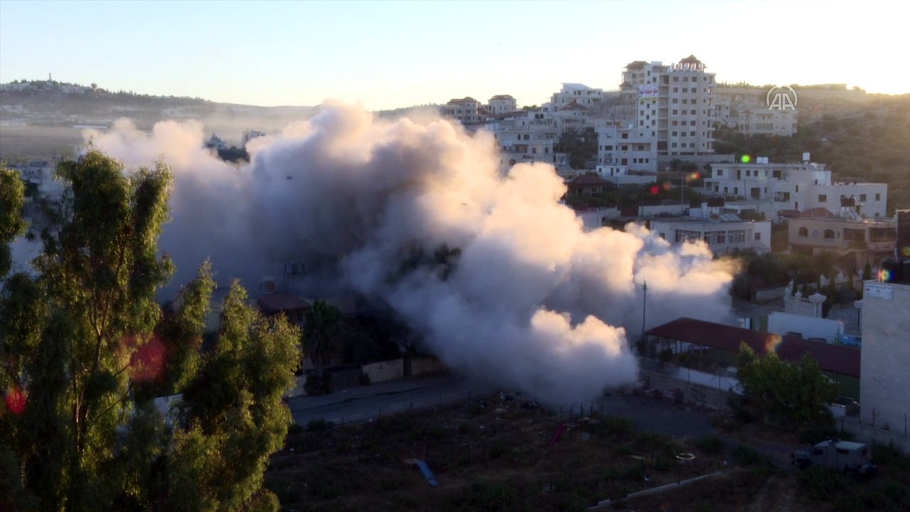 RAMALLAH - İsrail, Batı Şeria'da Filistinli bir tutuklunun evini yıktı