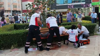 Ağzında maske olmadan hapşırdığı için seyyar satıcı tarafından bıçaklandı