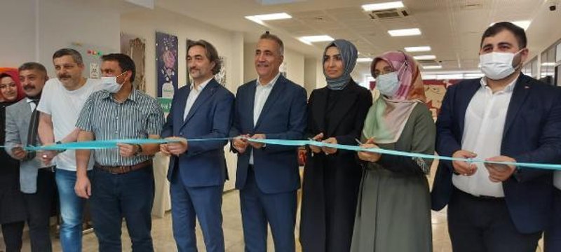 KADINLAR, EL EMEĞİ GÖZ NURU ESERLERİNİ SERGİLEDİ