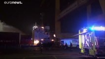 دبي تفتح تحقيقا في أسباب انفجار تسبب بحريق على متن سفينة