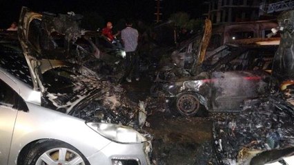 Son dakika haberleri! Otoparkta çıkan yangında 10 araç hurdaya döndü