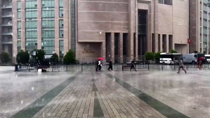 İSTANBUL - Sağanak yağış yer yer etkili oluyor