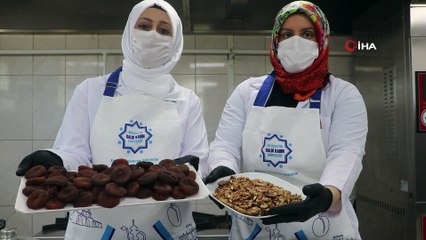 Kayısı tatlısı lezzetiyle damak çatlatıyor