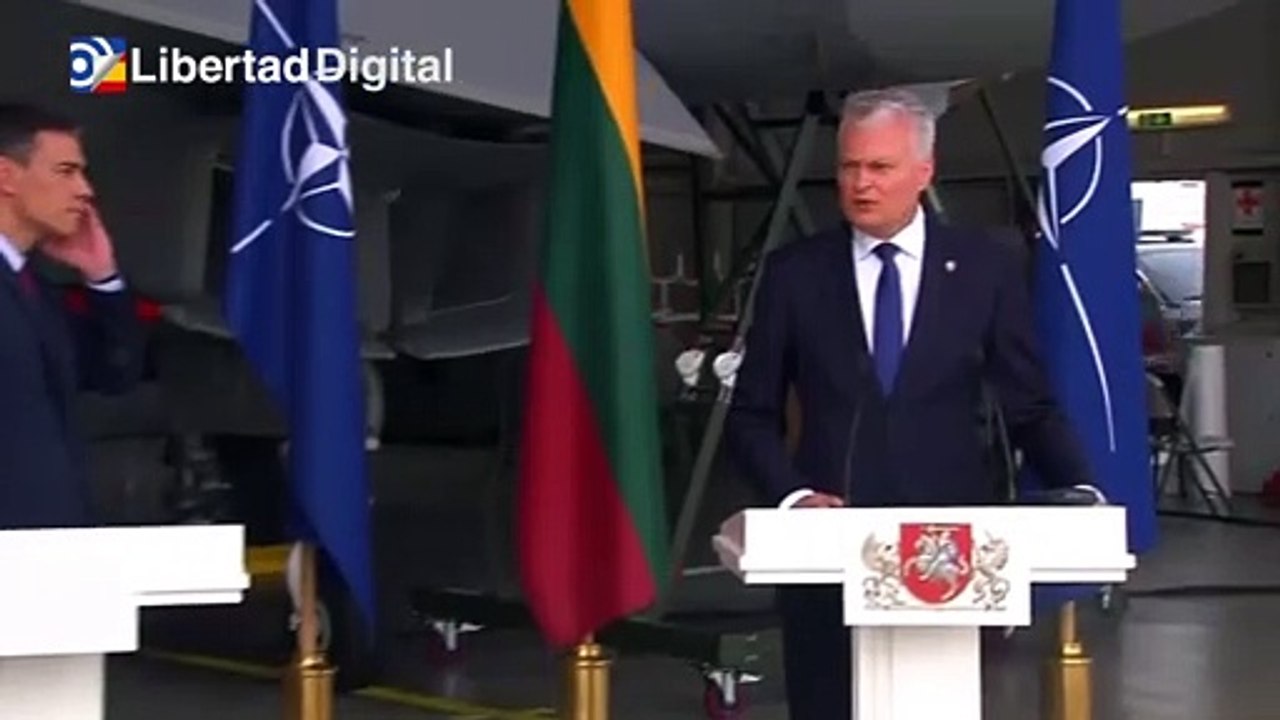 Pedro Sánchez, obligado a parar una rueda de prensa en Lituania por una incursión aérea rusa