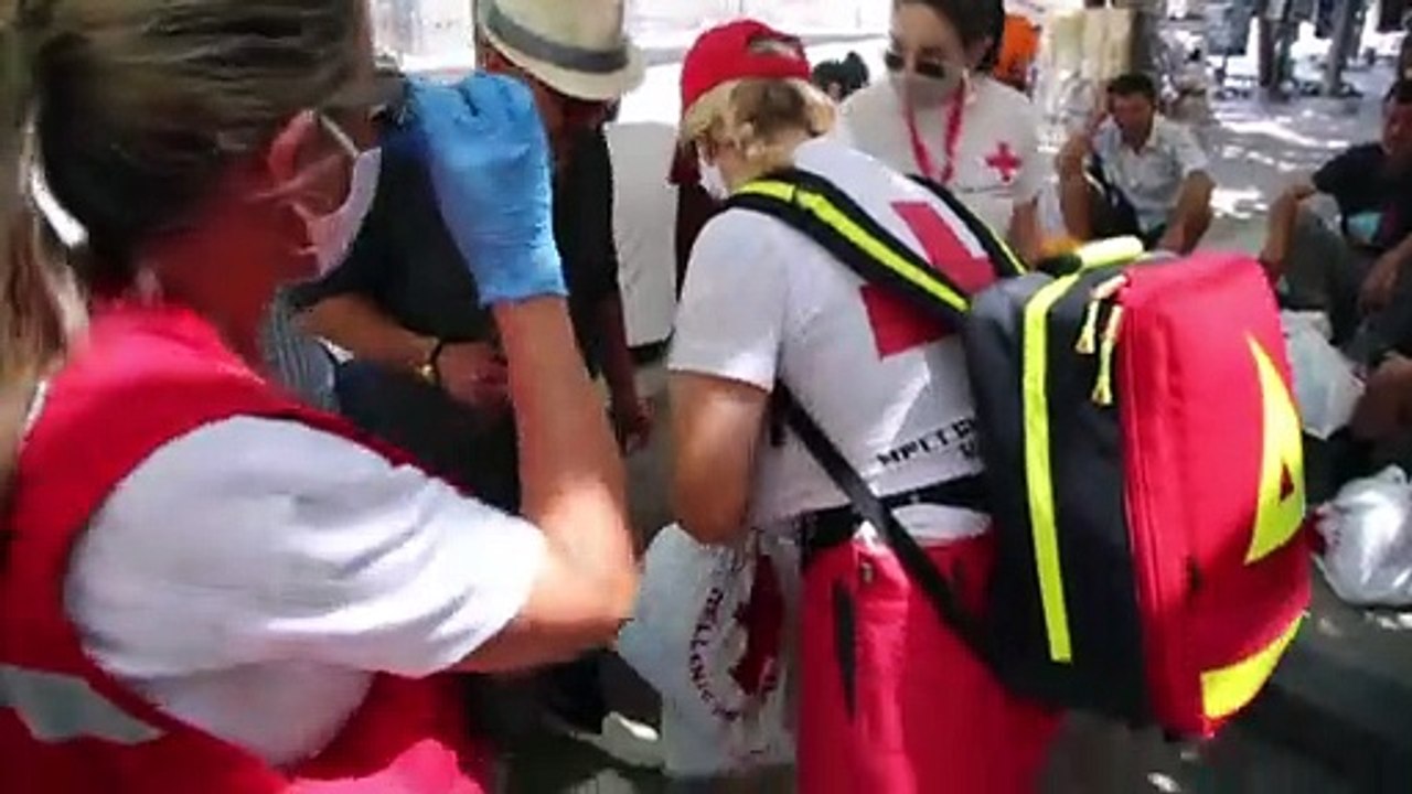 Ο Ελληνικός Ερυθρός Σταυρός κοντά στους άστεγους τις μέρες του καύσωνα