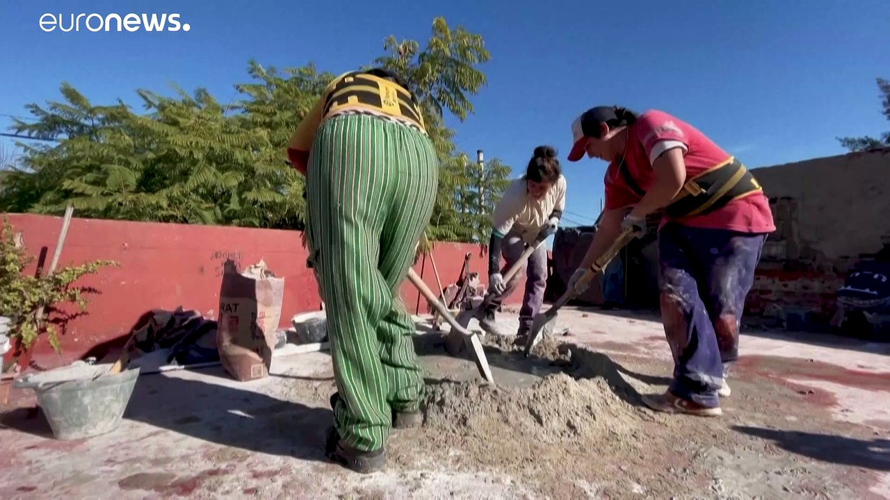 Argentina | Mujeres se ponen manos a la obra y renuevan la imagen del albañil