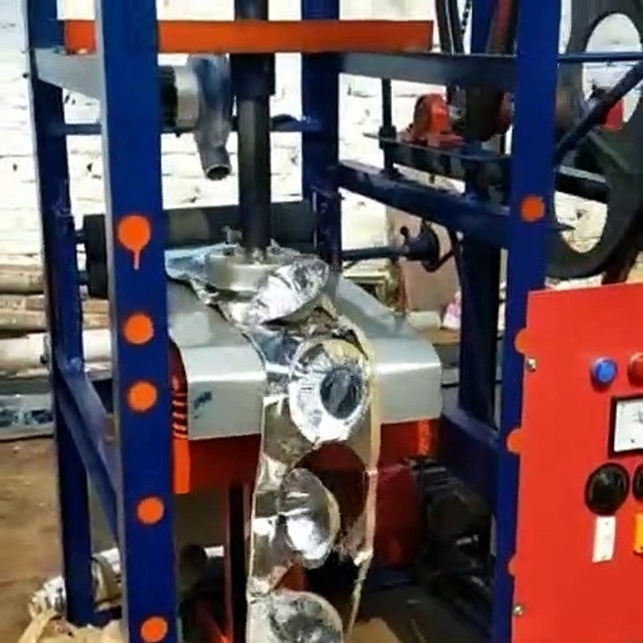 Donna Pattal making machine
