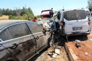 Gaziantep'te iki araç kafa kafaya çarpıştı: 2'si ağır 7 yaralı