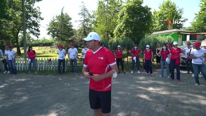 Kargo firması çalışanları Sapanca Gölü kıyılarını temizledi