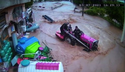 Sel felaketinin şiddeti kamerada