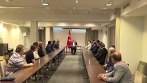 HELSİNKİ - Bakan Çavuşoğlu, Finlandiya’da vatandaşlarla bir araya geldi