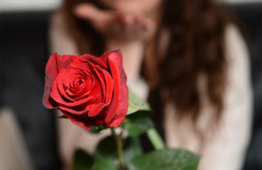Andrej Mangold: Zu bekannt um zu daten