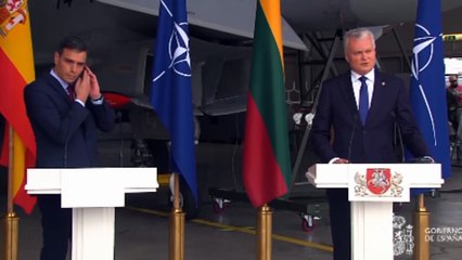Tensión en la visita de Sánchez a Lituania tras detectar un 'Alpha Scramble'