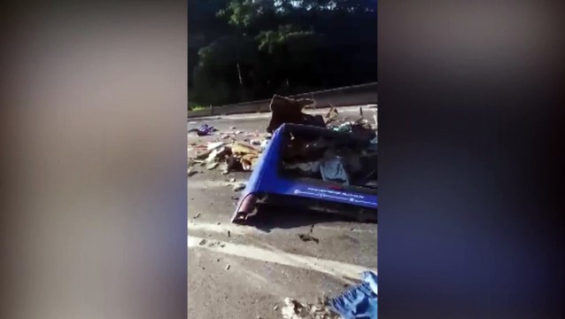 Vídeo mostra momento em que ônibus do Umuarama Futsal tomba na BR-376