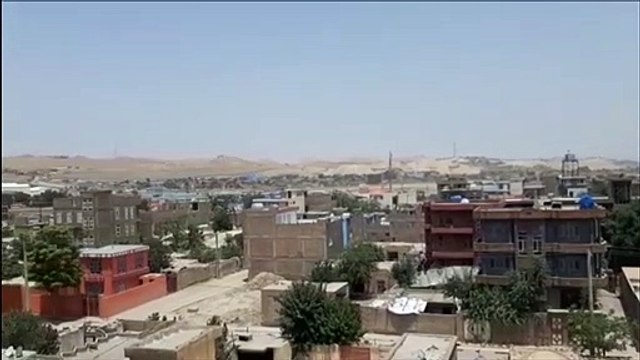 Talibãs e militares afegãos se enfrentam
