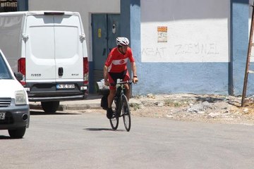 EVLAT NÖBETİNDEKİ AİLELER İÇİN BİN 700 KİLOMETRE PEDAL ÇEVİRDİ